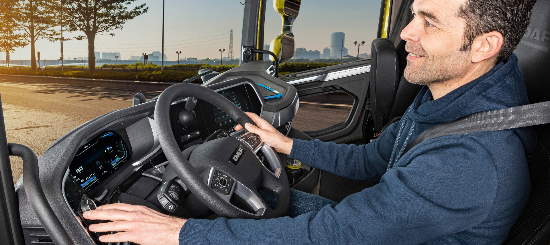 New-Generation-DAF-XD-hands-on-the-wheel