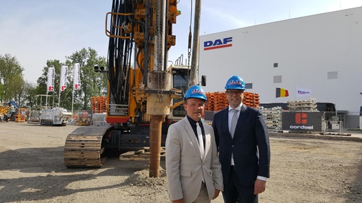 01-Minister-Muyters-and-DAF-President-Wolters-at-the-building-site-of-the-DAF-cab-factory-expansion